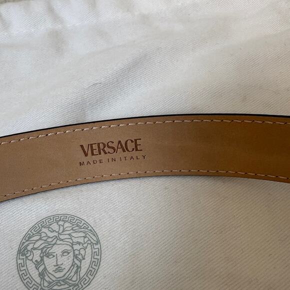 Versace patent Leather Belt with Medusa 105cm - Picture 3 of 4